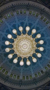 Große Sultan-Qabus-Mosche: Der große Kronleuchter hat 14m Durchmesser, wiegt 8,5to und besteht aus 600.000 Swarovski-Kristallen