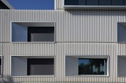 Siemens Healthineers, Erlangen: Sockelbereich der Südfassade