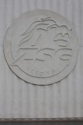 Swiss-Life-Arena: Detail Vereins-Logo-Relief