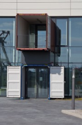Liebherr, Hamburg: main entrance consisting of two overseas containers, fig. 3