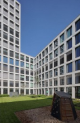 SV Sparkassenversicherung, Mannheim: courtyard, fig. 1