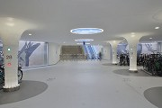 Unterwasserfahrradparkhaus, Amsterdam: Bahnhofsausgang und Kunstwerke