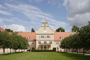 Schloss Kranichstein: Schlossansicht Ehrenhof 1