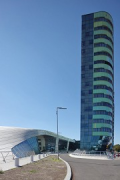 Arnhem-Centraal mit World Trade Center Hochhaus