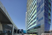 Arnhem-Centraal: Obere Vorfahrt und Zugang World Trade Center