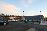 Bahnhof Erftstadt: Nordansicht - Dämmerung