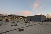 Bahnhof Erftstadt: Nordwestansicht Radstation - Dämmerung