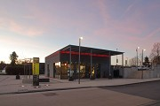 Bahnhof Erftstadt: Südostansicht Bahnhofscafé, Bild 2 - Dämmerung