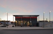 Bahnhof Erftstadt: Ostansicht Bahnhofscafé - Dämmerung