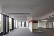 BASF Pfalzgrafenstraße: Großraumbüro mit rotem Meeting-Cube