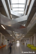 BFS, JLU Gießen: EG, zentrales Foyer mit Ghost (Foto: Reuter, Welker)
