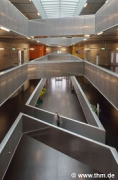 BFS, JLU Gießen: OG, zentrales Foyer mit Ghost (Foto: Eckardt)