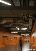 BFS, JLU Gießen: EG, Foyer Hörsaalbereich, Hochformat mit Ghost (Foto: Eckardt)