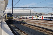 Eurogare, Mons: Bahnsteige, Gleise und Halle im Hintergrund