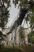Schloss Freudenberg: Ostansicht Treppenskulptur