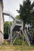 Schloss Freudenberg: Südansicht Treppenskulptur