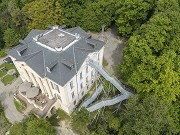 Schloss Freudenberg: Vogelperspektive Treppenskulptur
