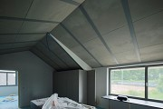 Stahlfachwerkhaus Volketswil: Stahldachstuhl im Obergeschoss, Bild 1
