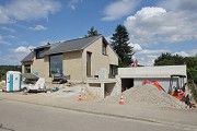 Stahlfachwerkhaus Volketswil: Westansicht mit Garage
