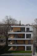 "Ad Fontes Musica", Leipzig: Blick aus Süden vom Seniorenwohnheim gegenüber, westlicher Block