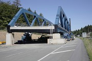 A45-Brücke, Haiger: Brücke noch auf auf temporären Auflagern