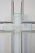 Christuskirche Heinsberg: Altarkreuz, Glaskorpus (Design: H. Weiss, D. Lange, J. Wübbe)