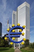 Euro-Tower, Frankfurt: Turm mit Euro-Skulptur