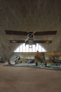Flieger Flab Museum: Deckenuntersicht mit Exponaten, Bild 4