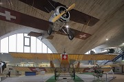 Flieger Flab Museum: Deckenuntersicht mit Exponaten, Bild 6