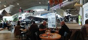 Flieger Flab Museum: Offener Restaurantblick auf Ausstellung
