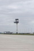 Flughafen BER, Berlin: Startbahnansicht Tower
