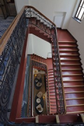 Fraser Suites: Großes Treppenhaus, Bild 1