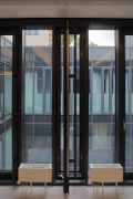 Justizzentrum Bochum: Fenster mitl offenem Schiebeflügel