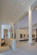Museum La Boverie: Zugang zur Ausstellung mit Abgang ins Untergeschoss