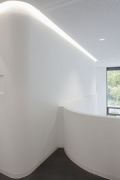 Merton's Mitte: Detail Empore Foyer