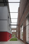 Stahlwerk Becker, Halle 18: Freiraum zwischen inneren Baukörpern und Außenfassade