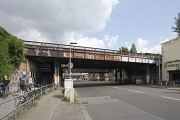 Yorckbrücken, Berlin: Westlichste aller Brücken, rechts Eingang S-Bahnhof