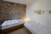 Burtscheider Abteitor: Obergeschosswohnung mit Natursteinwand