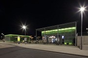 Bahnhof Erftstadt: Nordostansicht bei Nacht, Bild 2