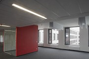 BASF Pfalzgrafenstraße: Großraumbüro mit rotem Single-Work-Cube 2