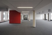 BASF Pfalzgrafenstraße: Großraumbüro mit rotem Single-Work-Cube 3