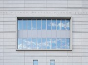Bauhaus-Museum Weimar: Nordfassade, große Glasscreen