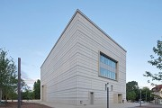Bauhaus-Museum Weimar: Nordöstliche Gebäudeecke, Bild 2
