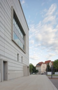 Bauhaus-Museum Weimar: Nordfassade, Schrägansicht