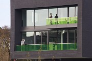 Bauverein Gevelsberg: Südostansicht vom Ennepe-Park, Balkonskulpturen, Querformat