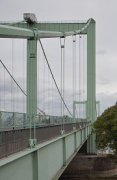 Rodenkirchener Brücke: Detail Vertikalseil vom Brückenkopf