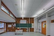 Gymnasium Altlünen: Typisches Klassenzimmer mit doppeltem Fensterband, Bild 2