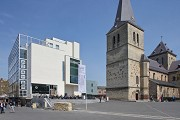 Glaspaleis Heerlen: Südansicht mit Pankratiuskirche