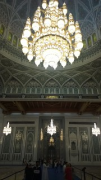 Große Sultan-Qabus-Mosche: Mihrāb, alle Lüster sind aus Swarovski-Kristallen