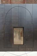 Europäisches Hansemuseum: Schnittrelief einer Seitenkapelle mit offenen Vitrinenfenster